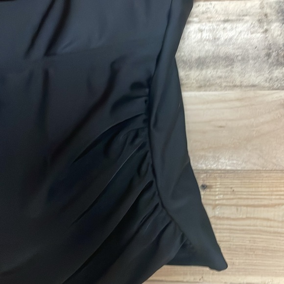 Size XL Black One-Shoulder Scalloped Tankini Top with Adjustable Strap - Picture 2 of 6